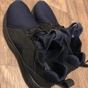 Puma Enzo cross shows training